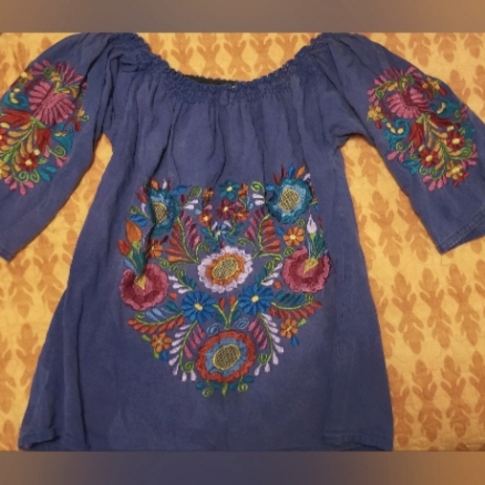 Off-Shoulder Embroidery Blouse